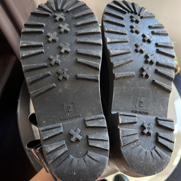 ✨2/$20 Youth Rubber boots. Preloved but still lots of life in them! - Picture 3 of 3